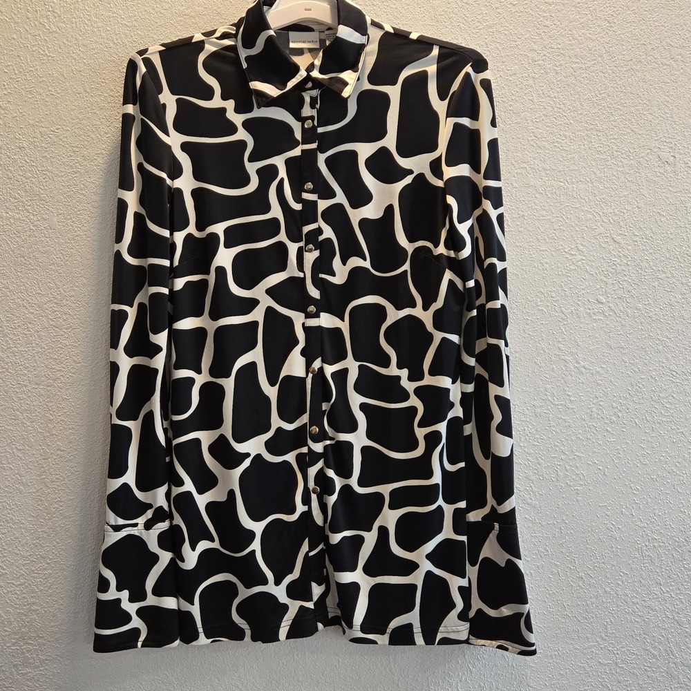 Newport News Giraffe Print Blouse Women's Small Black White Button Front Shirt - Picture 13 of 16